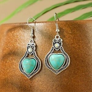 *FREE GIFT GIVEAWAY* NEW faux Turquoise Earrings, silvery tone, heart, dangle